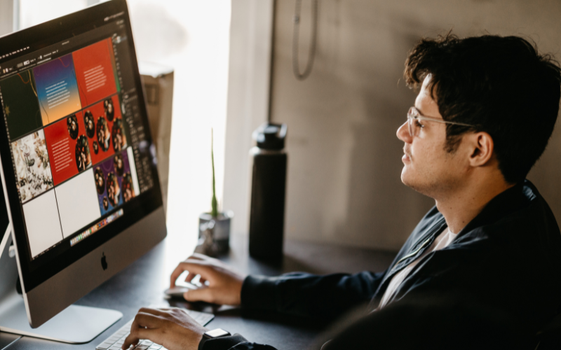 Remote Senior Graphic Designer job in the US, offering $80,000-$100,000/year. Join a dynamic team, unleash creativity, and enjoy work-life balance. Apply now!