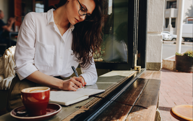 Discover top-paying freelance copywriter jobs in the U.S.! Flexible hours, remote work, and high earnings potential. Start your writing career today!