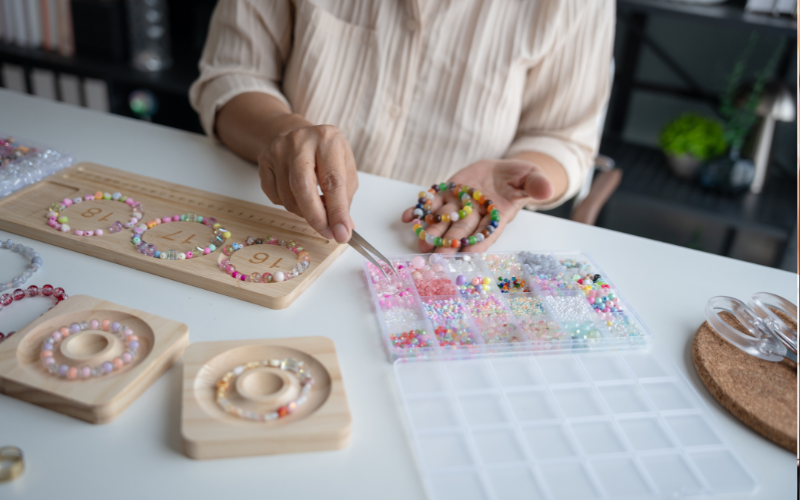 Senior Graphic Designer Jobs – $170K-$200K | 4-Day Week USA